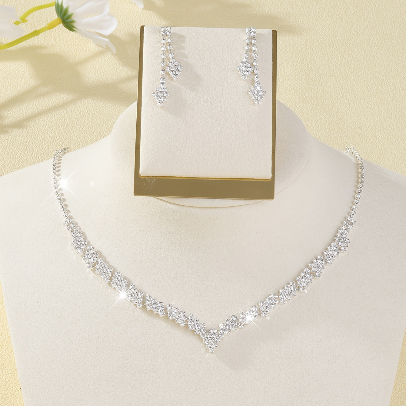 Elegant Women's Wedding Jewelry Set, Luxurious Style, Sparkling Rhinestone Necklace And Earrings Combo for Bridal Party