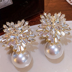 1 Pair of Luxurious Imitation Pearl & Rhinestone Snowflake Earrings - Sparkling, Stainless Steel Posts, Ideal for Summer Parties & Beach Vacations