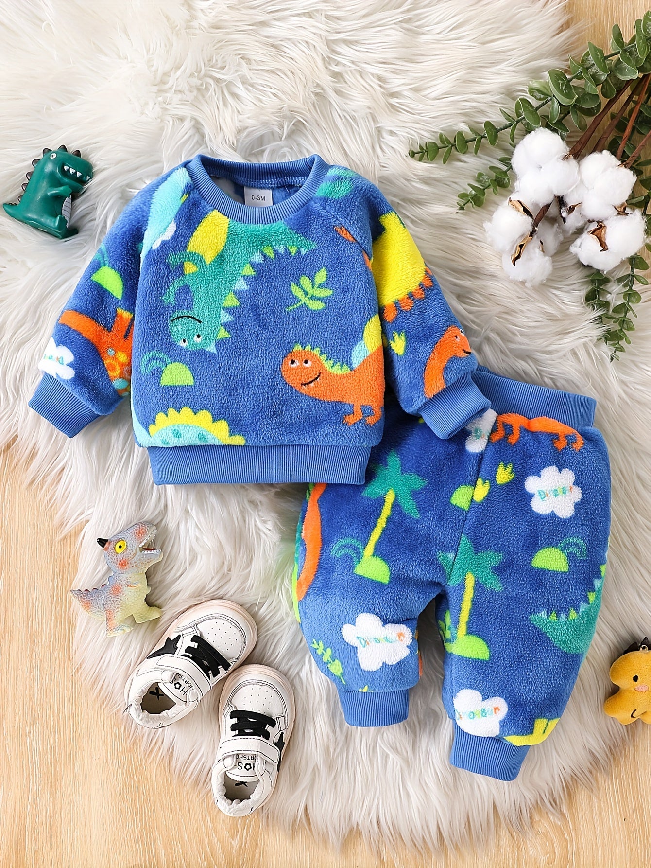 Boys' Cute Dinosaur Pattern Sweatshirt and Pants Set, Autumn/Winter Warmth Coat Two-Piece, Polyester Knit Fabric, Loose Fit, Long Sleeve, Round Neck, Ribbed Detail, Elastic Micro-Polyester Blend, for Outdoor