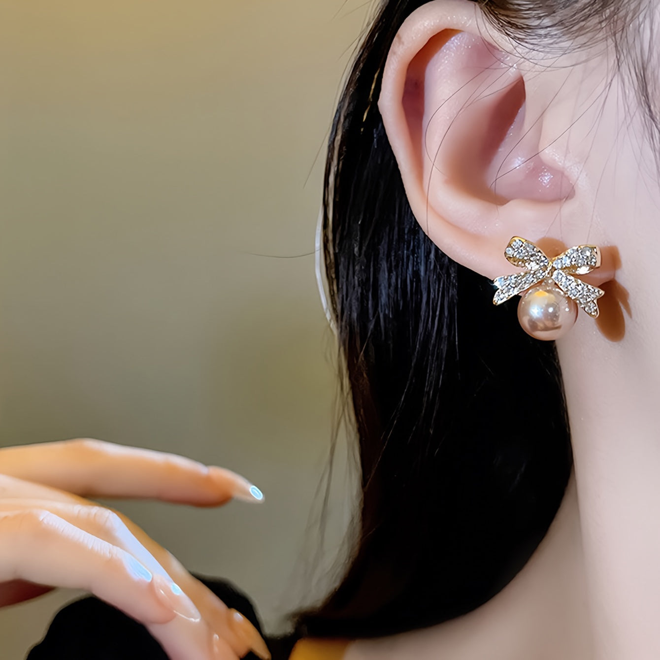 Delicate Bow With Imitation Pearl Design Stud Earrings Alloy Jewelry Embellished With Rhinestones Vintage Elegant Style Dating Earrings